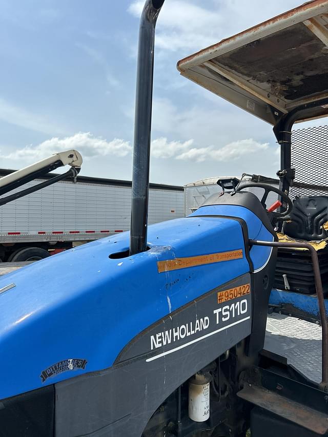 Image of New Holland TS110 equipment image 2
