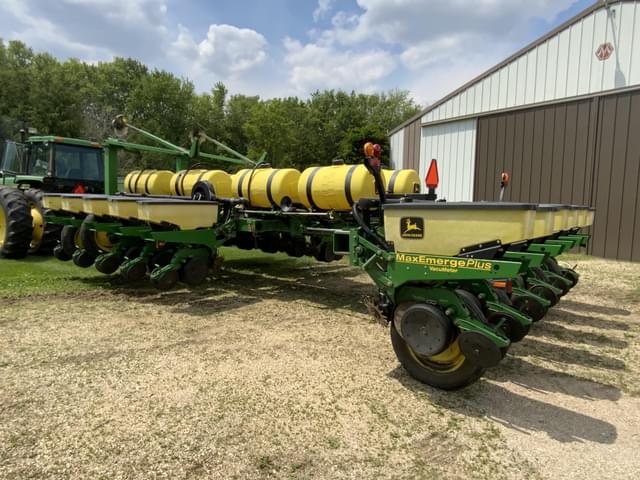 Image of John Deere 1770 equipment image 2