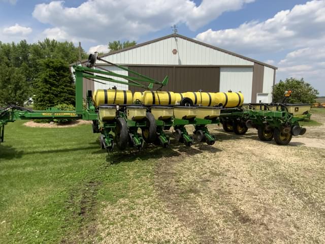Image of John Deere 1770 equipment image 1