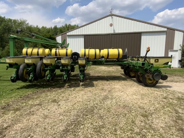 Image of John Deere 1770 equipment image 3