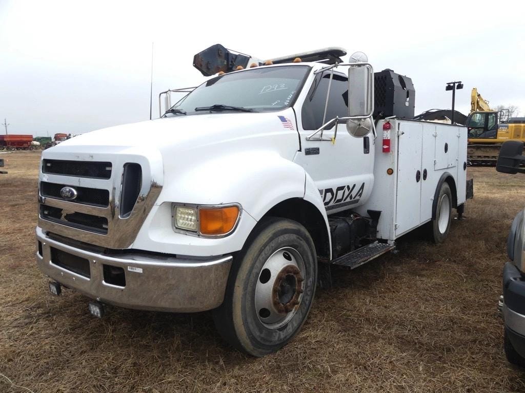 2006 Ford F-650 Equipment Image0
