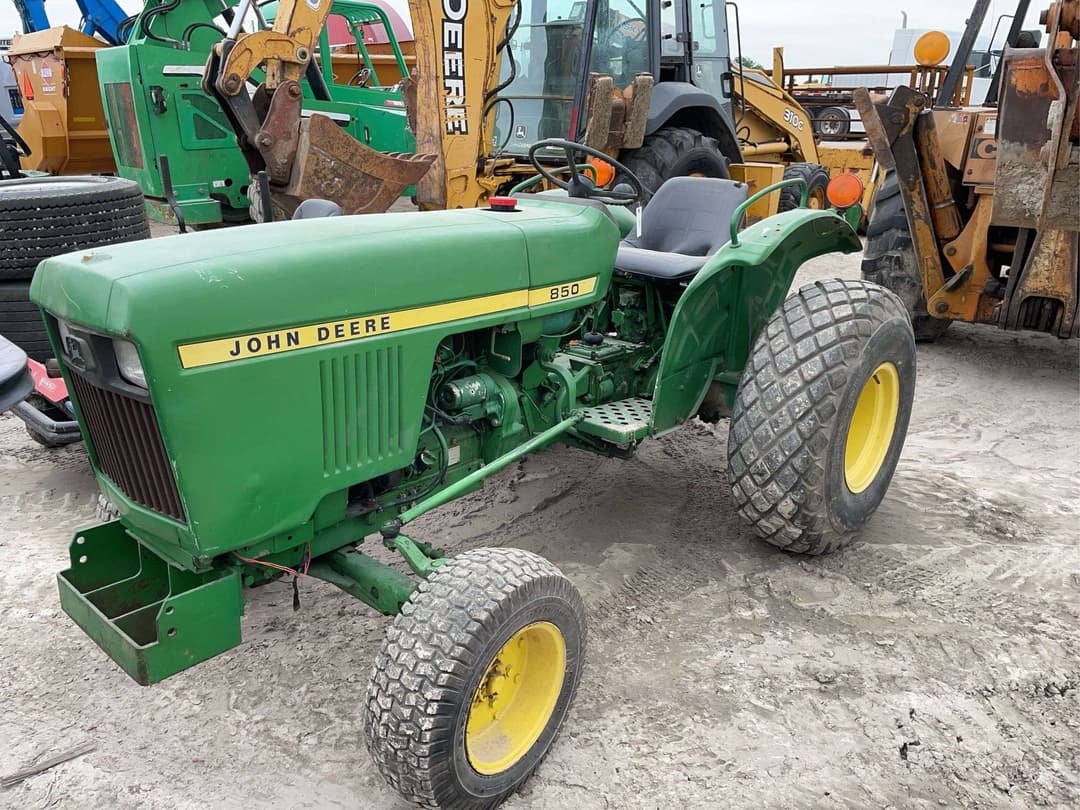 Image of John Deere 850 Primary image