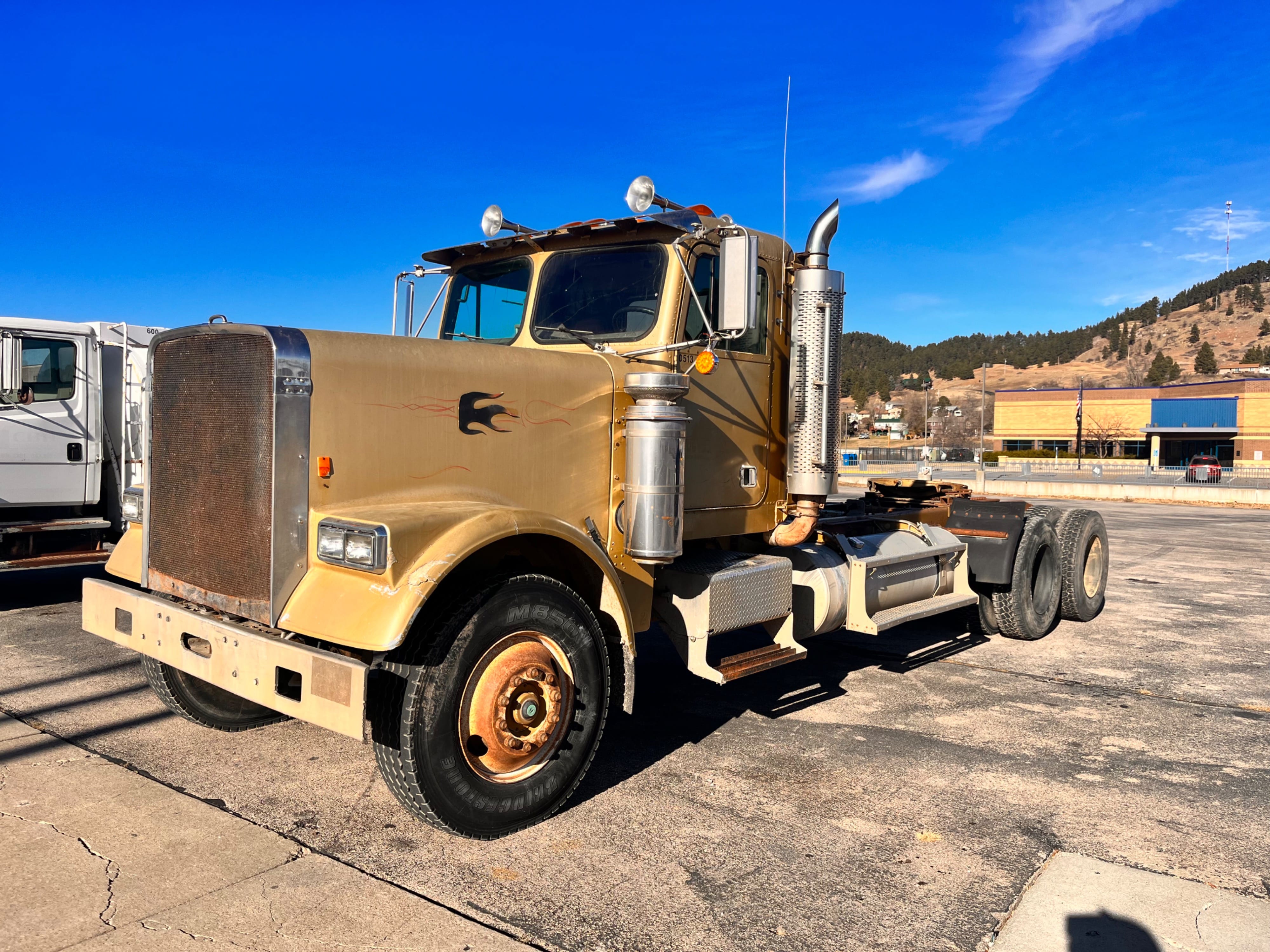 Main image Freightliner FLC