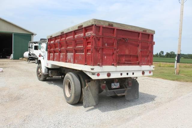 Image of International S1700 equipment image 2