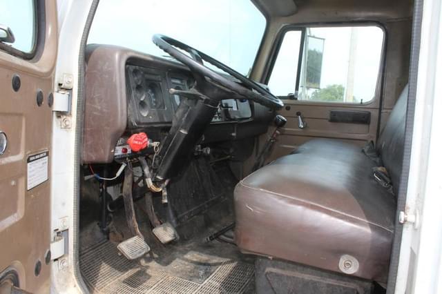 Image of International S1700 equipment image 3