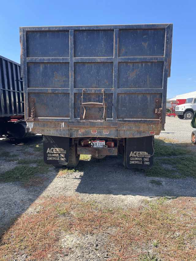 Image of International S1900 equipment image 3