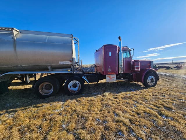Image of Peterbilt 359 equipment image 2