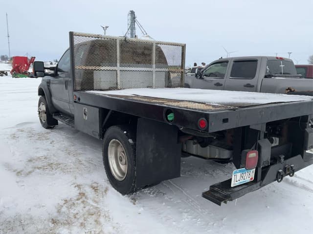 Image of Ford F-450 equipment image 3