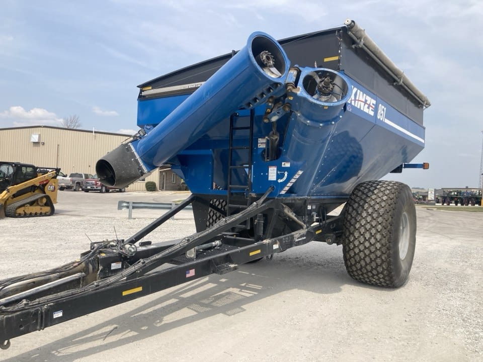 2017 Kinze 851 Equipment Image0