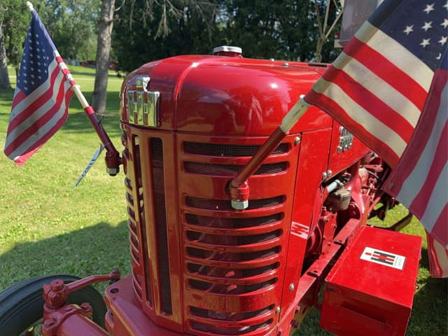 Image of Farmall 300 equipment image 4