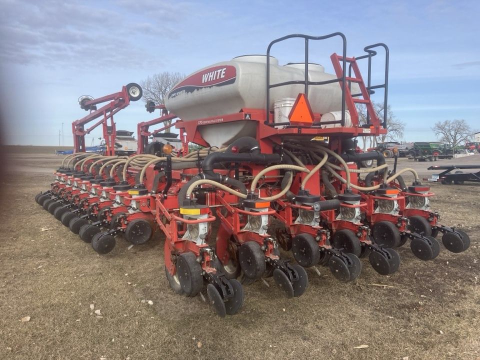 2007 White 8524 Equipment Image0