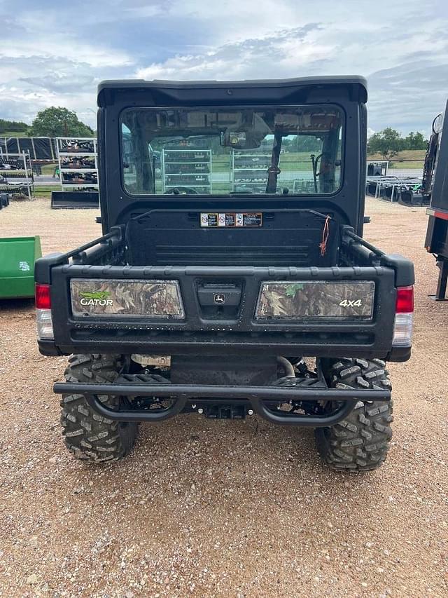 Image of John Deere XUV 835R equipment image 4