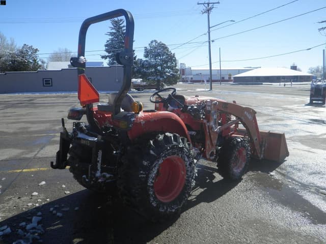 Image of Kubota L3301 equipment image 4