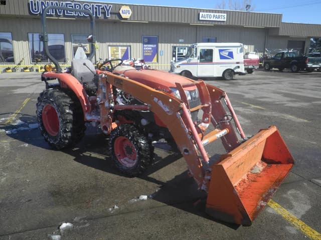 Image of Kubota L3301 equipment image 2