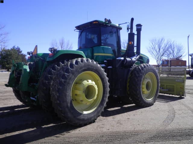 Image of John Deere 9330 equipment image 2