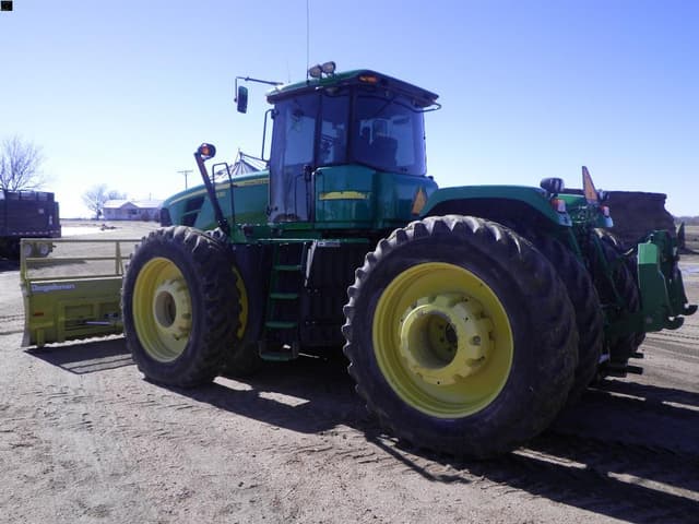 Image of John Deere 9330 equipment image 1