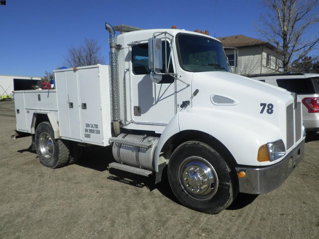 2002 Kenworth T300 Equipment Image0