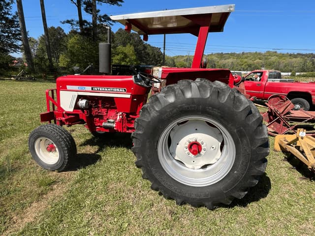 Image of International Harvester 674 equipment image 1