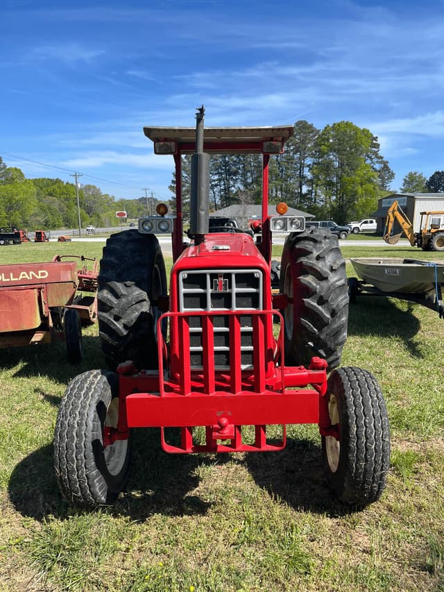 Image of International Harvester 674 equipment image 2