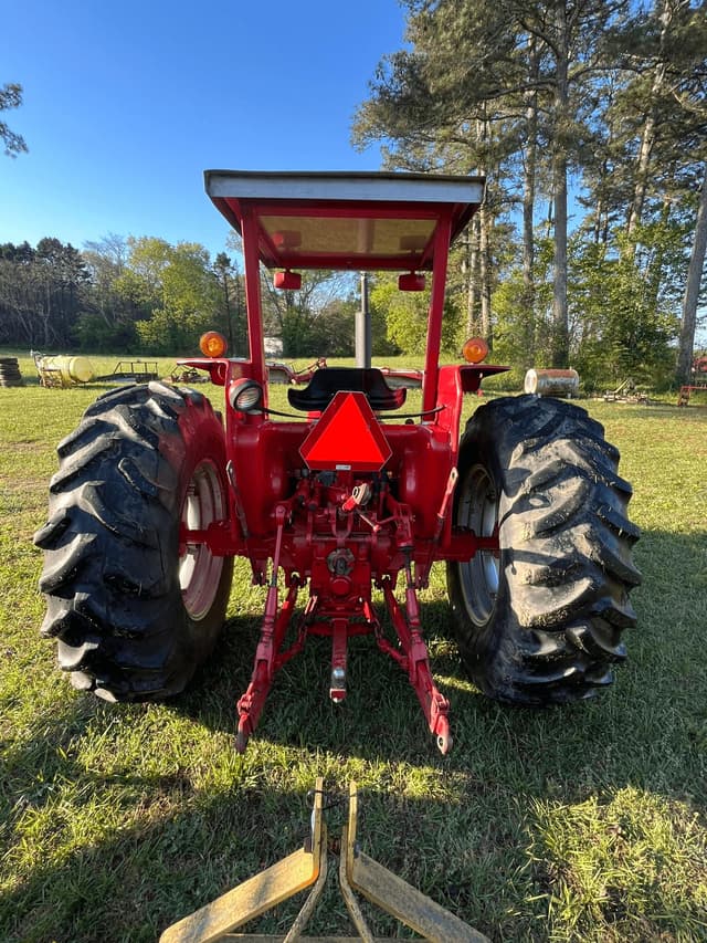 Image of International Harvester 674 equipment image 3