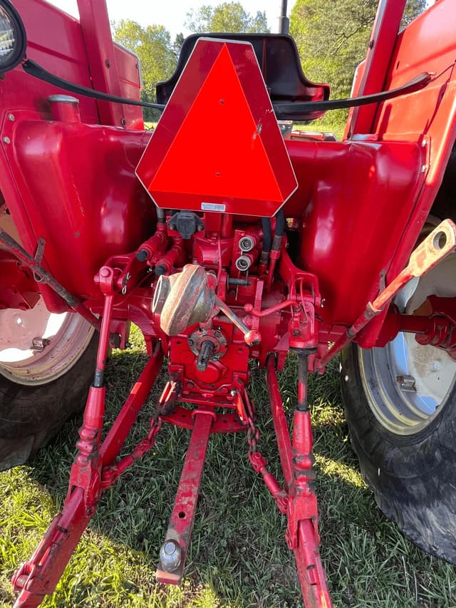 Image of International Harvester 674 equipment image 4