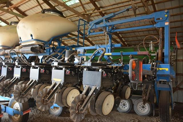 Image of Kinze 3600 equipment image 3