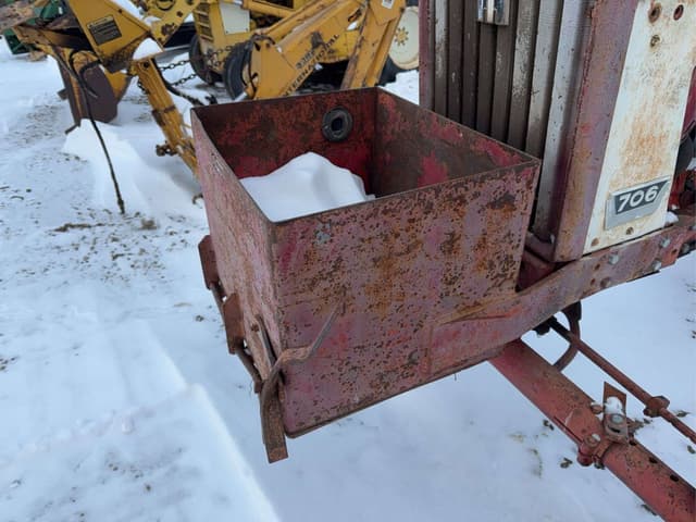 Image of Farmall 706G equipment image 3