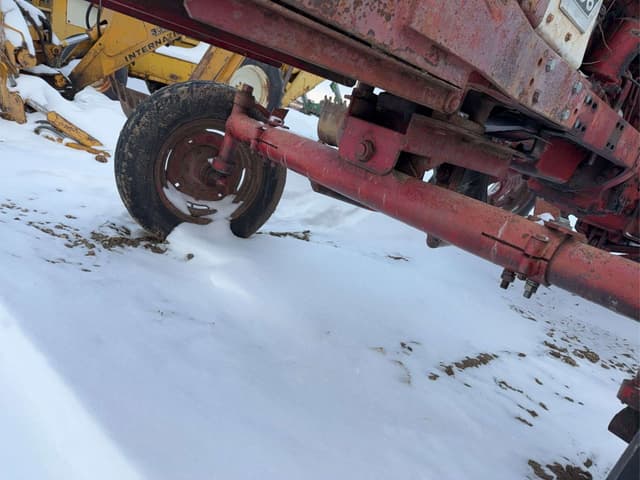 Image of Farmall 706G equipment image 2