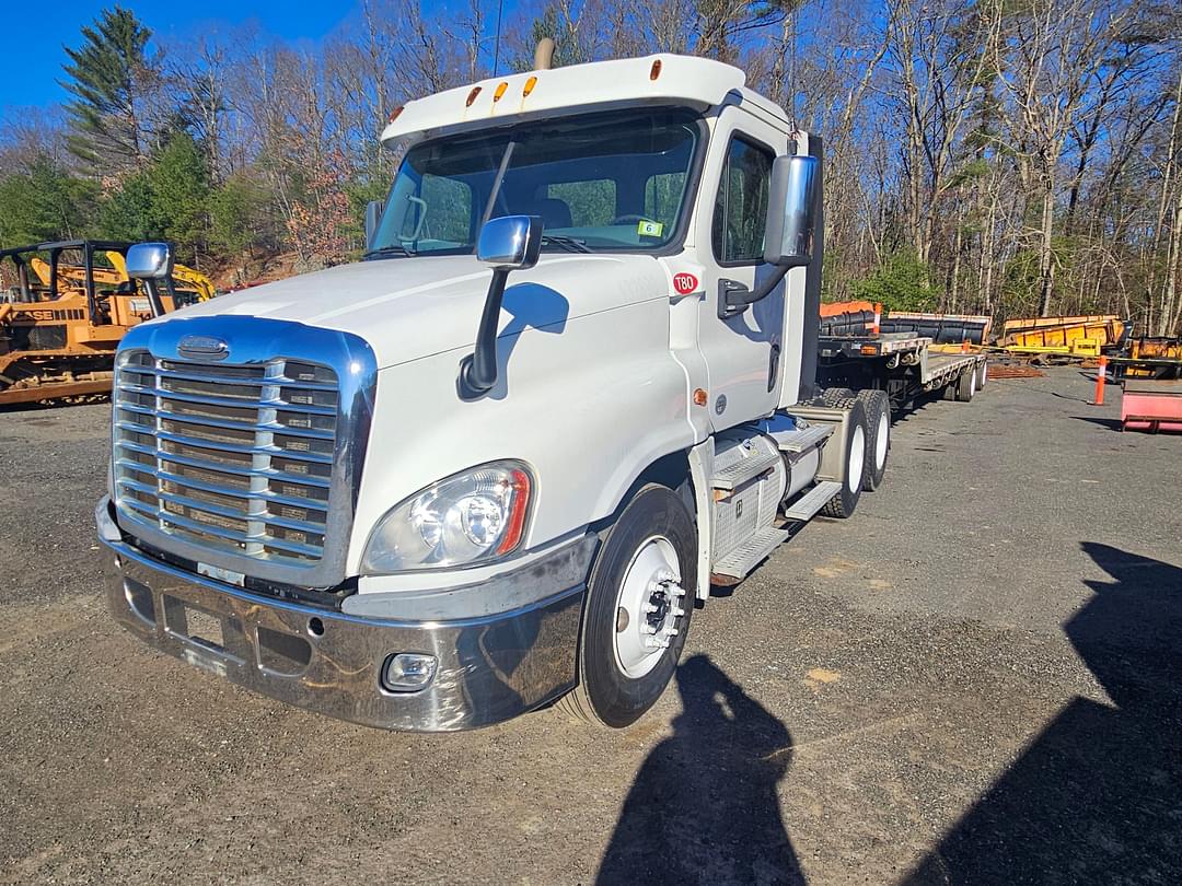 Image of Freightliner Cascadia Primary image