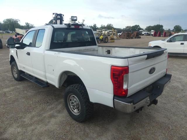 Image of Ford F-250 equipment image 3