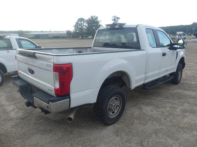 Image of Ford F-250 equipment image 2