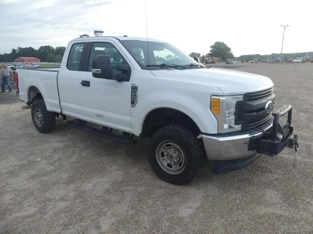 Image of Ford F-250 equipment image 1