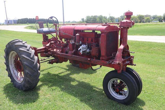 Image of Farmall F-20 equipment image 1