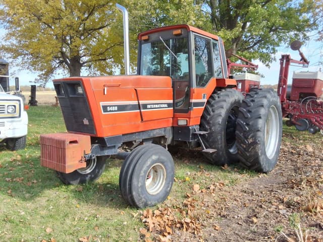 Image of International Harvester 5488 equipment image 1