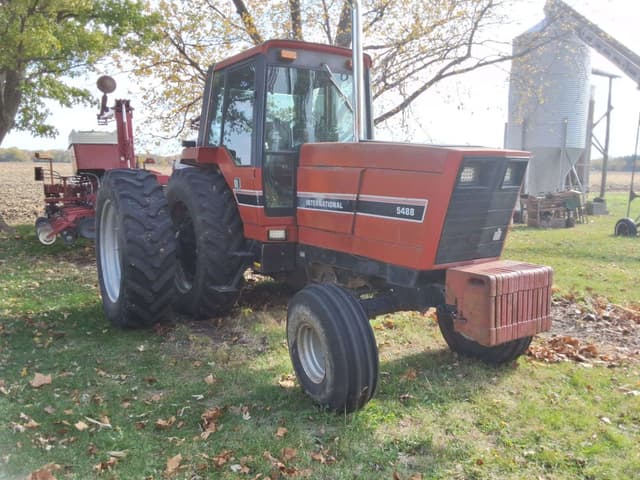 Image of International Harvester 5488 equipment image 3