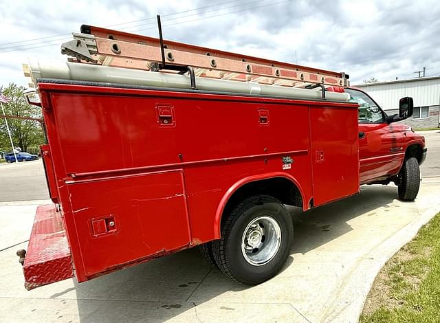 Image of Dodge Ram 3500 equipment image 3