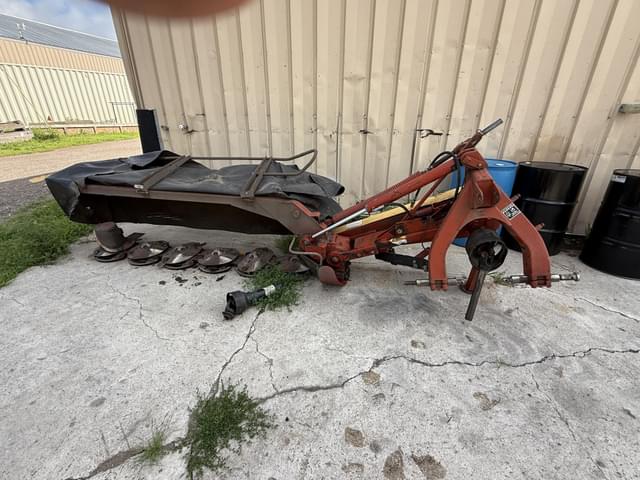 Image of New Holland 616 equipment image 1