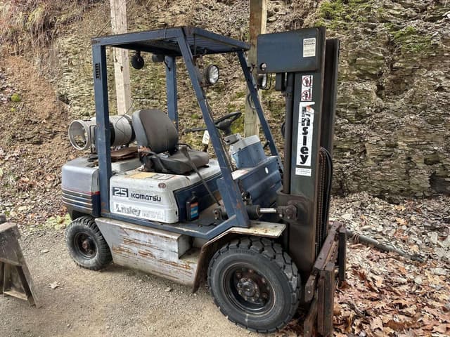 Image of Komatsu FG25C-11 equipment image 2