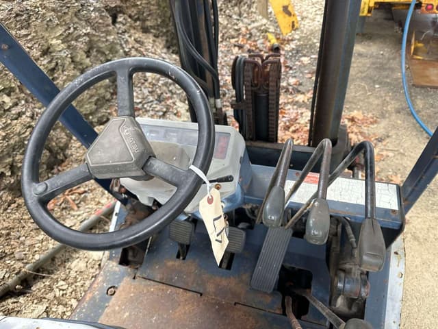 Image of Komatsu FG25C-11 equipment image 4