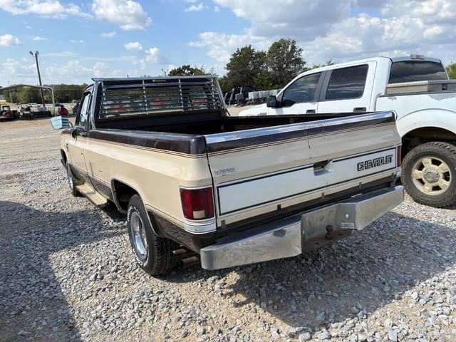 Image of Chevrolet C10 equipment image 3