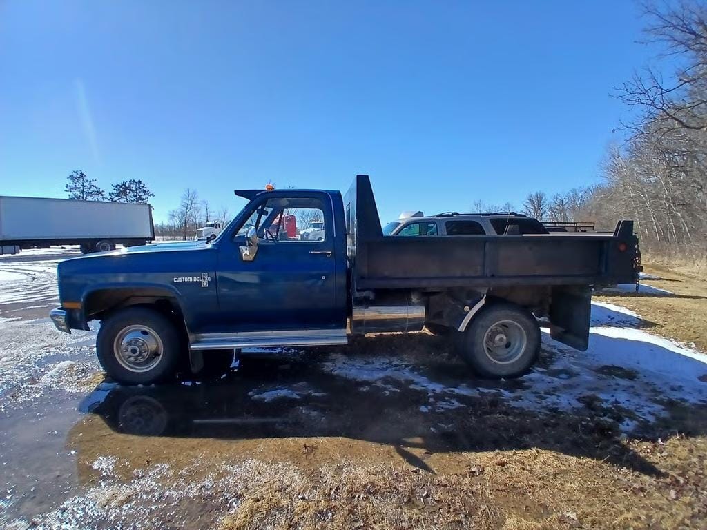1986 Chevrolet Custom Deluxe 30 Equipment Image0