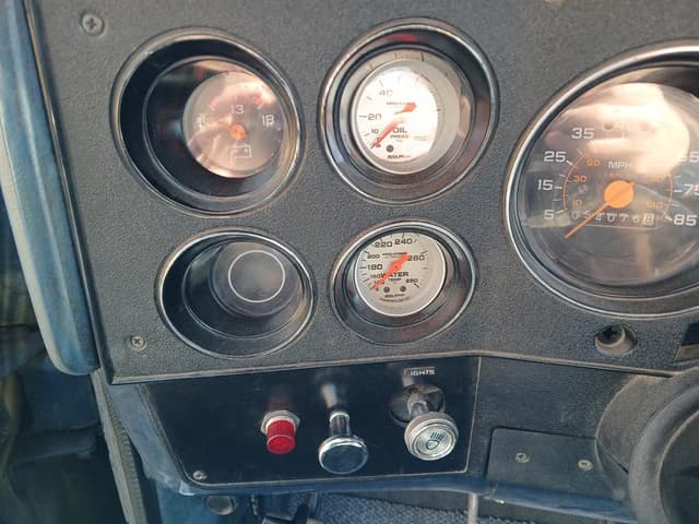 Image of Chevrolet Custom Deluxe 30 equipment image 2