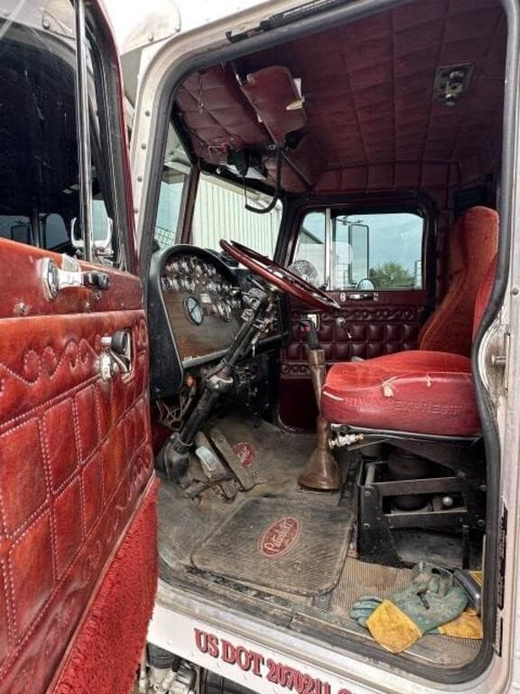 Image of Peterbilt 359 equipment image 3