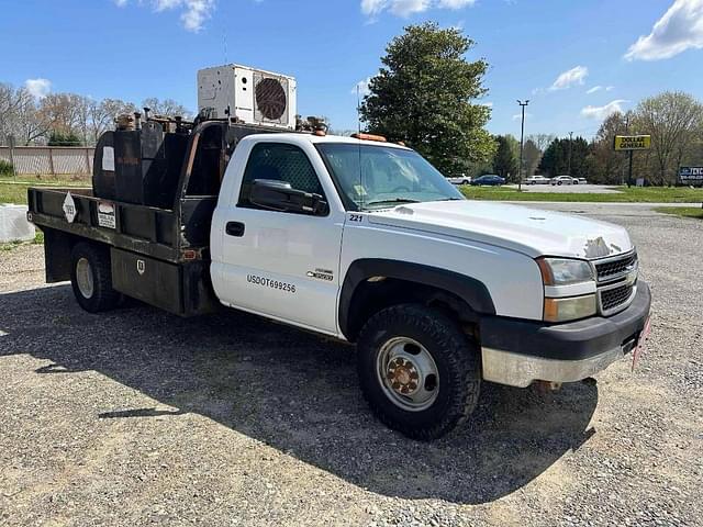 Image of Chevrolet 3500 equipment image 2