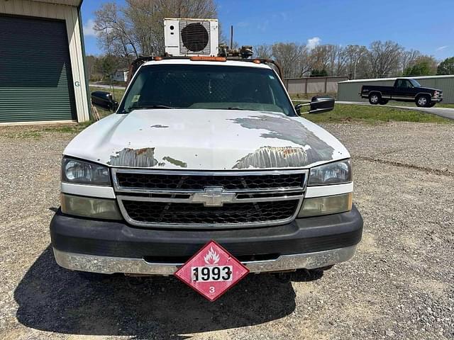 Image of Chevrolet 3500 equipment image 1