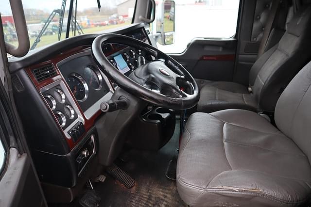 Image of Kenworth T600 equipment image 4