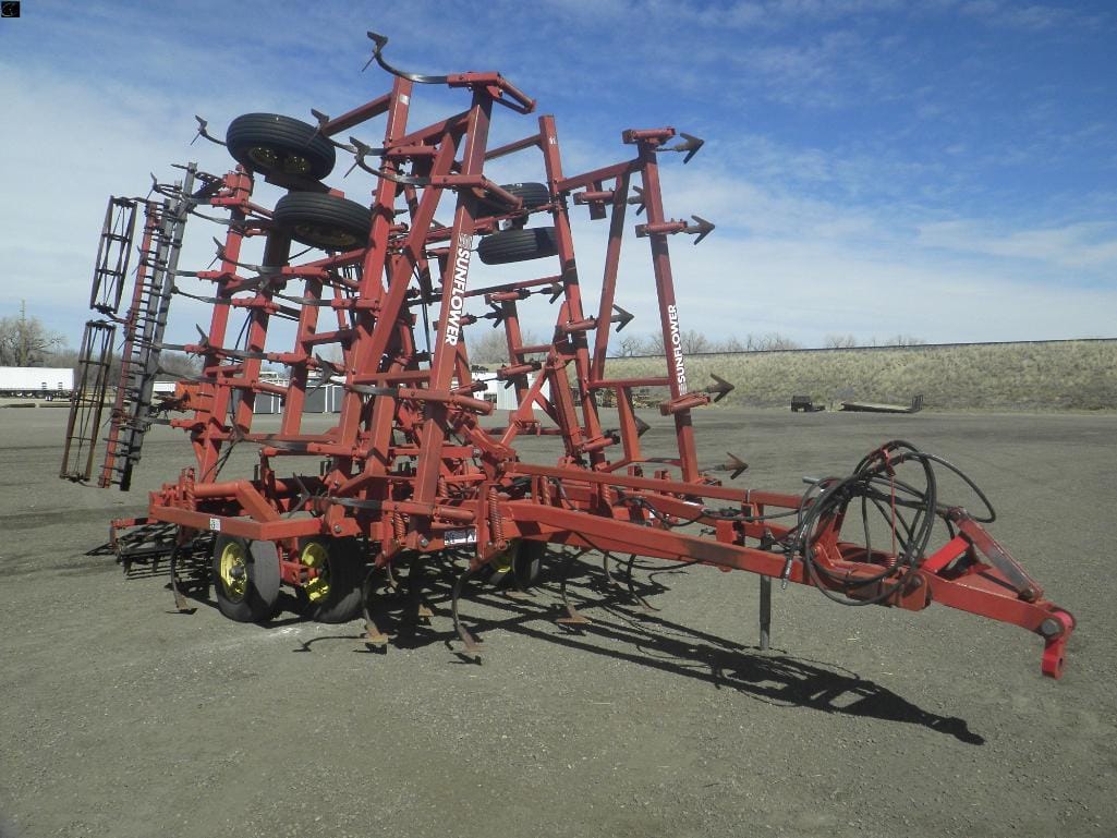 Sunflower 5033 Equipment Image0