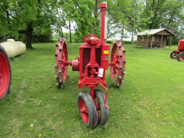 Image of Farmall F-12 equipment image 2