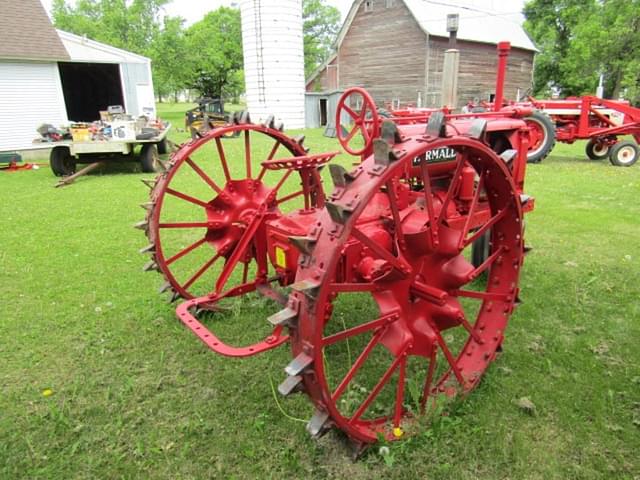Image of Farmall F-12 equipment image 3