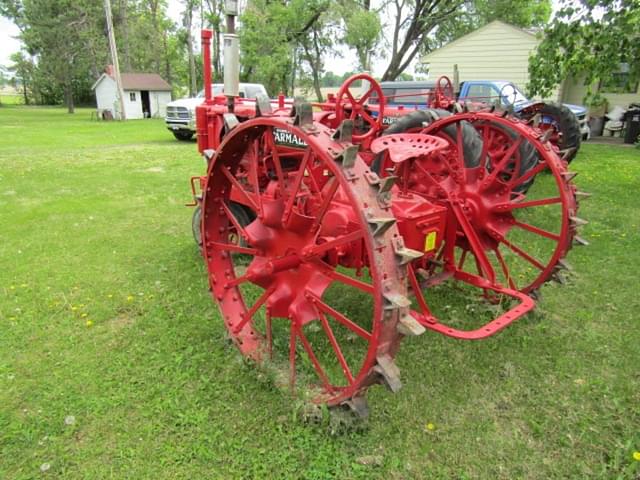 Image of Farmall F-12 equipment image 4